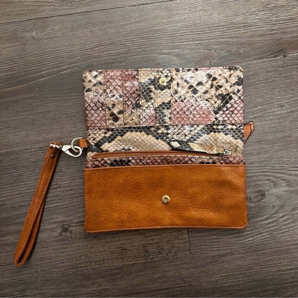 🌻 NWOT! KENNETH COLE Tan with Snakeskin Wristlet/Clutch/Wallet - Picture 3 of 7